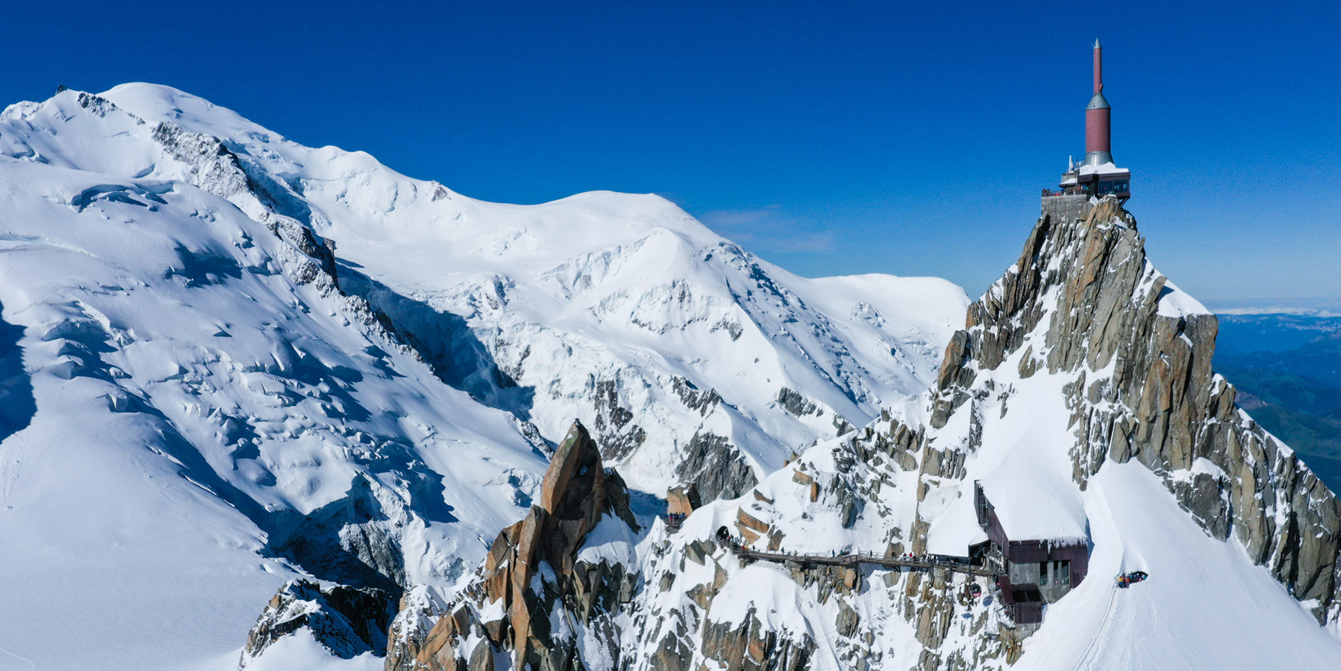 Utsikt over Aiguille du Midi i Chamonix, Frankrike. Spektakulær utsikt over de franske Alpene.