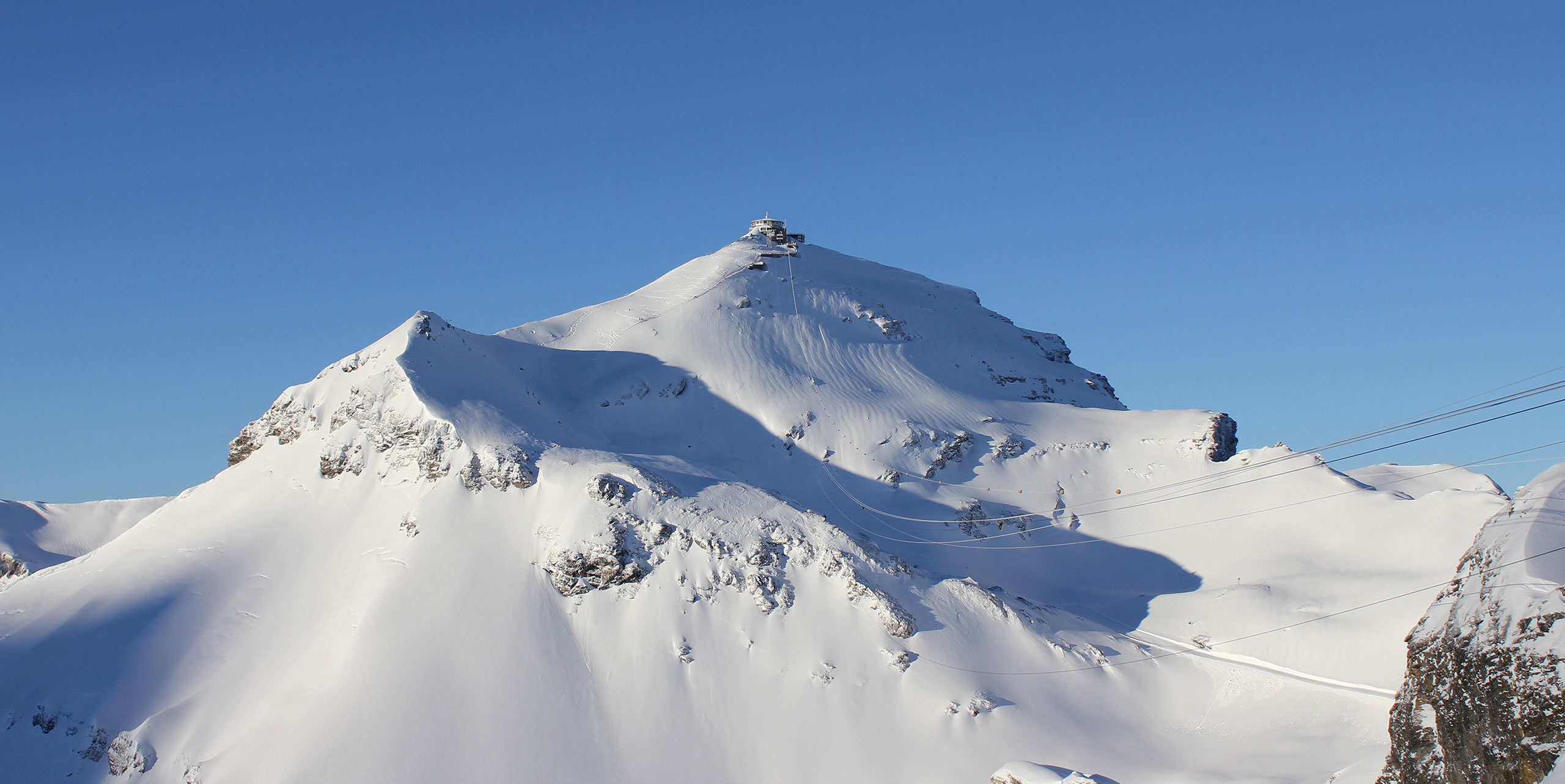 Vakre Schilthorn på skistedet Murren i Sveits. En skireise for den kresne i. Perfekt for en firmatur til Alpene.