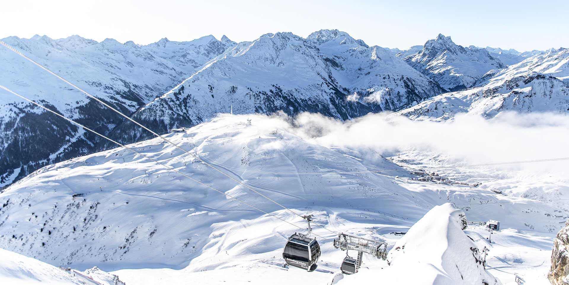 Gondol over skiløyper i St. Anton, Østerrike – nyter en spektakulær skireise på firmatur til Alpene